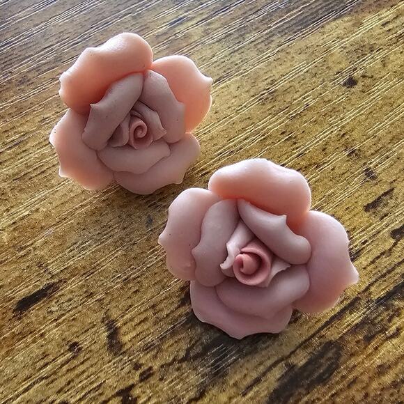 Vintage 1980s Clip On Earrings 3D Light Pink Rose Flower - Picture 1 of 3